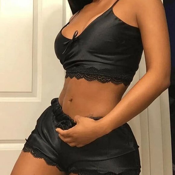 𝐁𝐋𝐀𝐂𝐊 𝐒𝐀𝐓𝐈𝐍 𝐂𝐀𝐌𝐈 𝐂𝐑𝐎𝐏 𝐓𝐎𝐏 𝐀𝐍𝐃 𝐁𝐎𝐘𝐒𝐇𝐎𝐑𝐓𝐒 𝐏𝐀𝐉 - Picture 1 of 6